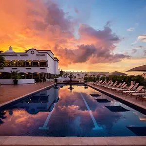 Resort Grand Residences Riviera Cancun,